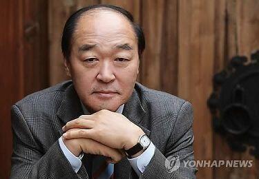 그렇게 인어공주는 장광 성우와 똑 빼닮은 사람으로 변했다.