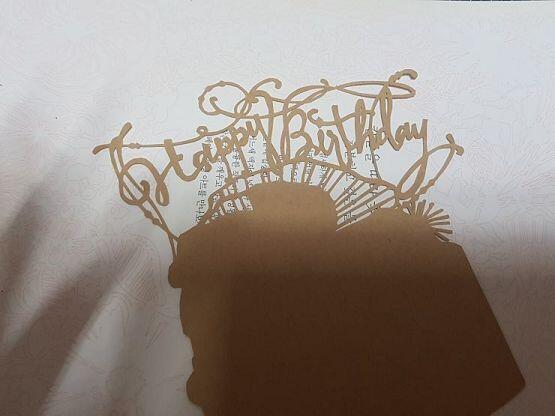 중간 검증! 몰랐는데 해피버스데이라고 적힌거였네 혹시 생일이거나 생일이었거나 곧 생일인 레더 있어? 있으면 이 사진을 선물.. 어 별로 좋은 선