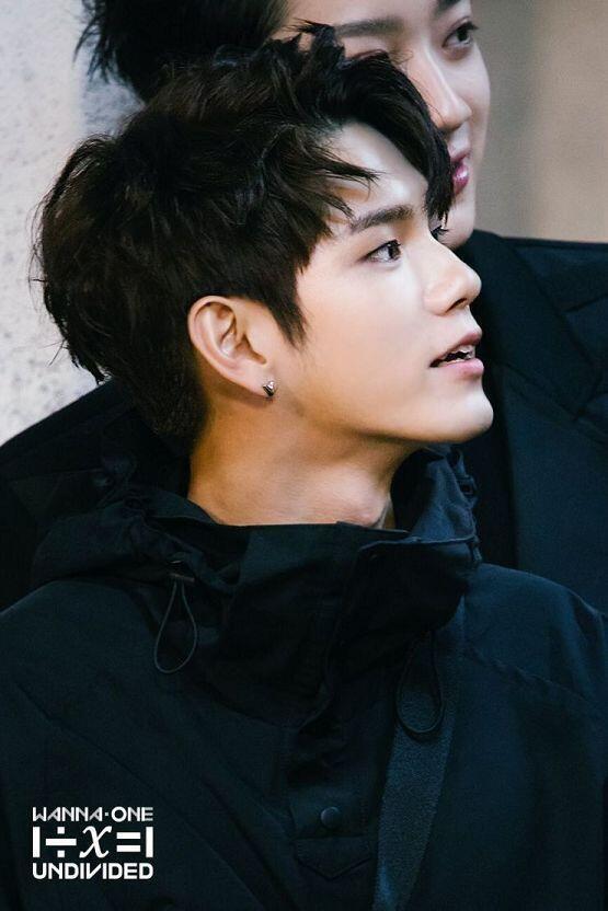 이제 다른 주제로 넘어가자 얘들아 그전에 마지막 리얼 최애.. 성우야 행복하고 나중에 꼭 느와르영화 잘생긴 조직 보스로 출연하자.. 막 묶여있는