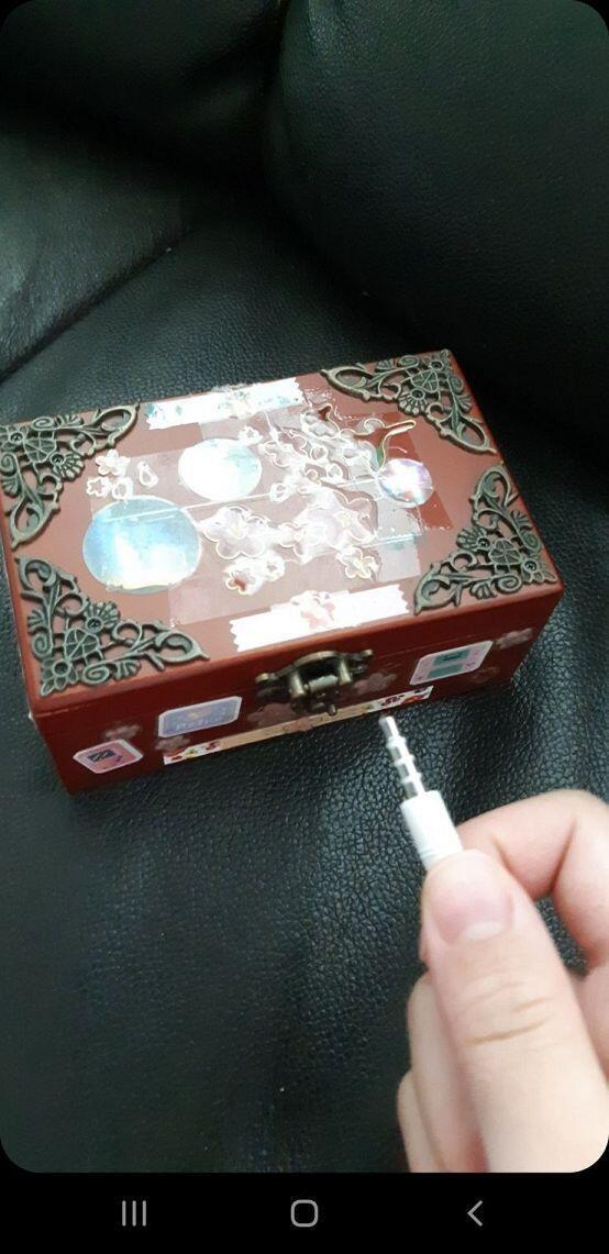 참고로 난 오르골에 이어폰을 꽂을 뻔 했지!