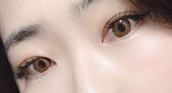 난 속눈썹 연장해서 아이라인은 눈꼬리만 그령 ㅎㅎ 나 누군지 추측되는 사람은 모른척 해주깅~~~