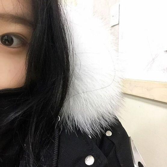난 대체적으로 브라운 계열 많이 쓰는 거 같아 펄도 가득 쓰고... 좀 세보이게 화장하고 싶어서 안달난거처럼 보일수도... 언더에 브라운 살짝 