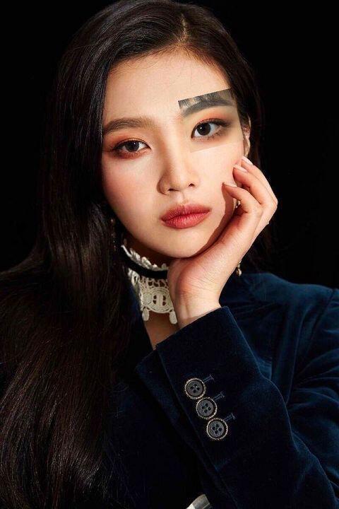 레드벨벳 조이..? 그건 그렇고 예쁘다 아 사진에 눈사진은 나도 구글링해서 찾은거라 잘 모르겠는데 조이 눈 커버메이크업한 일반인 눈 같아