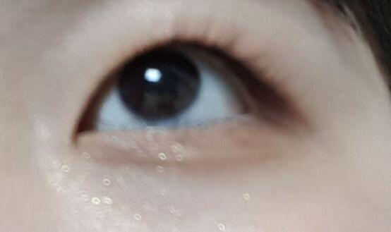 화장 연하게 하는 편..