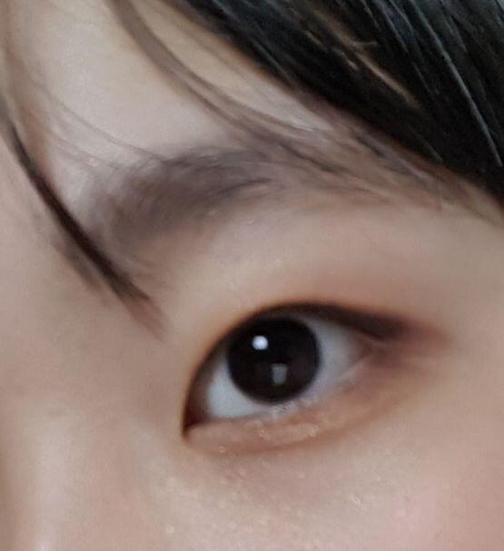화장 연하게 하는 편..