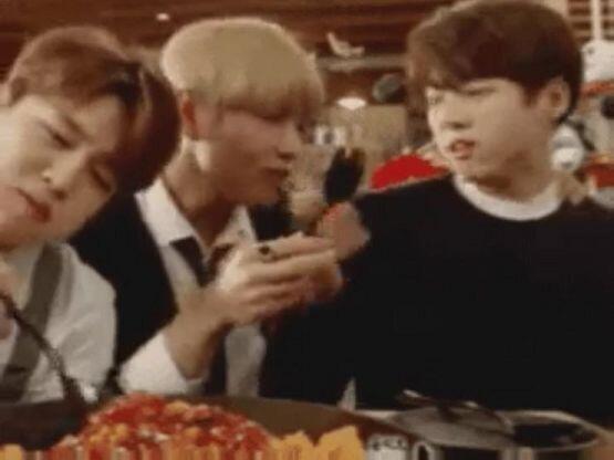 저기...스레 또 세우기 쫌 그래서 여기다가 물어보는데 이건 무슨 영상이야??