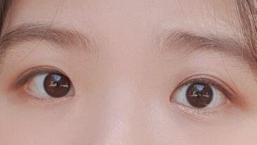 너네 눈화장 어떻게 그렇게 선명하게 찍어..?? 사진찍으니까 화장 다날아가ㅜ 이거는 봄에 지이이인짜 많이 하고다니던 화장들이고 살구나 피치끼 도