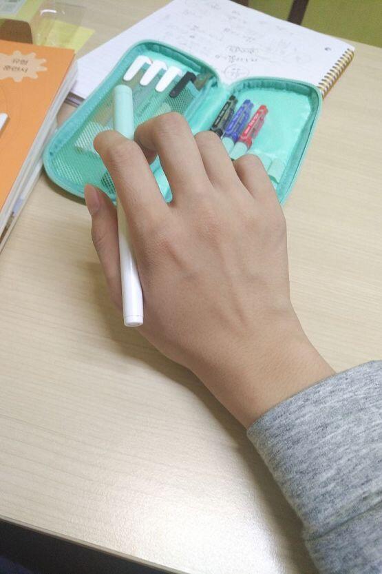 이쁘단 소리와 징그럽단 소리를 같이 들음