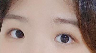 너네 눈화장 어떻게 그렇게 선명하게 찍어..?? 사진찍으니까 화장 다날아가ㅜ 이거는 봄에 지이이인짜 많이 하고다니던 화장들이고 살구나 피치끼 도