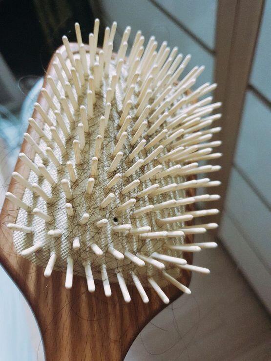 >>10 고마웡 머리 묶고 다니는데도 집 오면 무쟈게 엉켜있구.. 아침에 린스 떡칠하면서 손가락으로 엉킨거 다 풀어주는데도 빗으로 빗으면 또 엉