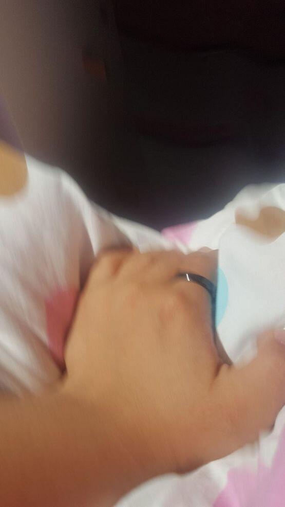 근데 그때 햇빛이엇고 검을만한게 없었는디 두번째로 찍힌 사진에 검은게 찍혀있어