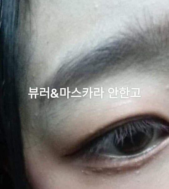 노렌즈 노마스카라야 근데 뷰러도 안해서 속눈썹이 쳐져서 눈이 답답해보이고 거슬리넹 ㅜ