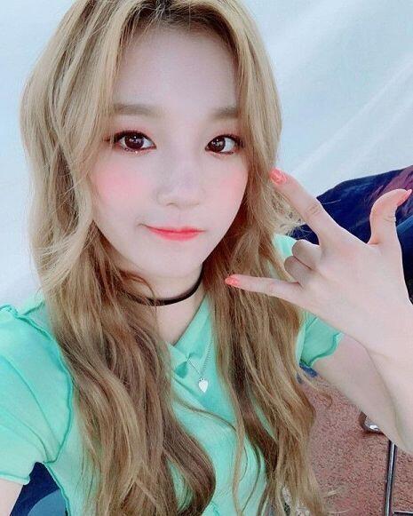 너무 귀여운거 아니냐고ㅠㅠㅠ 언니 너무 사랑스러워요 진짜ㅠㅠㅠㅠㅠㅠ 웃는거 볼때마다 나까지 기분 좋아짐ㅠ 앞구르기 뒷구르기 옆구르기 가능 지금