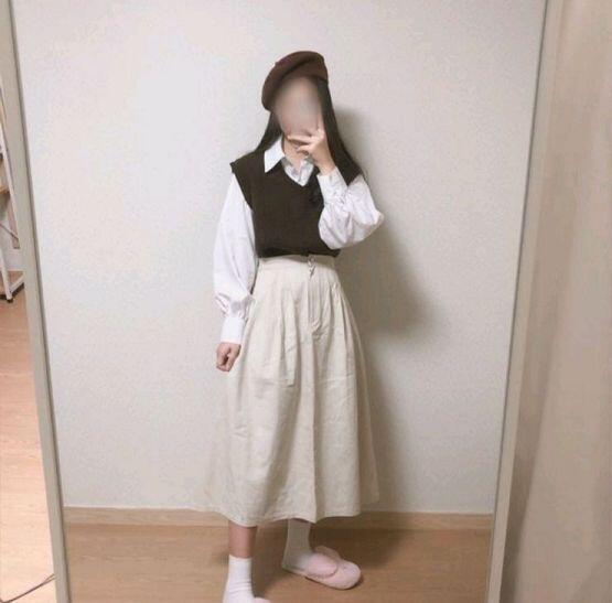 네 번째 이런 아메카지룩도 괜찮공~ 다섯 번째 식빵룩! 귀엽딩ㅠ 이거 입어도 예쁠거같공 여섯 번째 니트조끼 안에 체크셔츠 딱 입고 밑에는 스커트