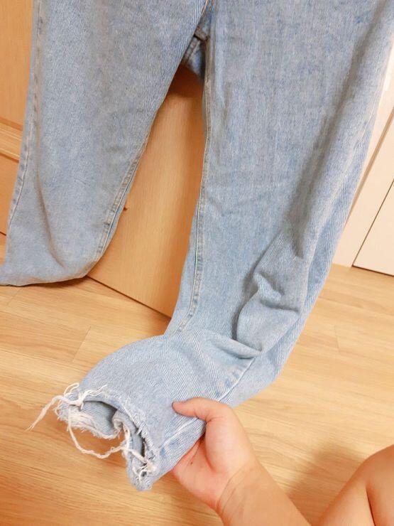 이렇게 생겼어! 처음사진은 롤업한 정면 두번째는 안했을때 밑에쪽만이야