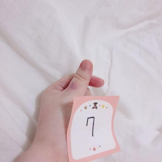 펜들이 다 잘 안써져서 희미하긴 하지만 엄지손가락에 썻어!!