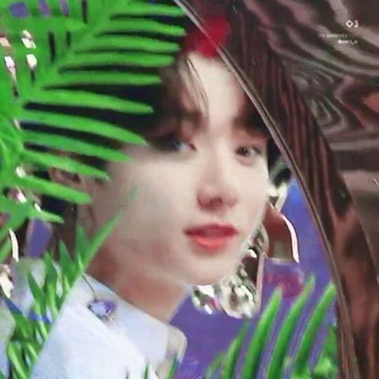 방탄소년단 정국. 어디서 주운 짤인지 모르겠는데 너무 예쁨