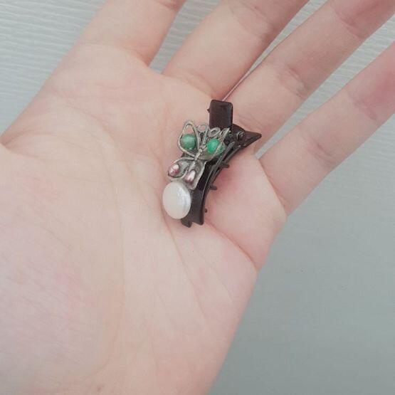 그래서 그런데 수호령으로 알거나 나를 지켜주는 물건을 쥐어야 하는데 좀 골라주라 인형은 내가 5살때 오빠가 뽑아줘서 매일 들고 다니고 같이 자는