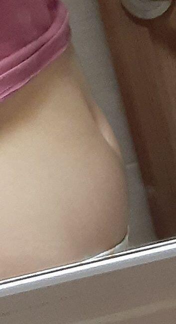 이 사진은 옆으로 찍어서 변화를 본거야 짧은 기간내 먹고싶은거 다먹고 안찌는데다가 뱃살이 쭉쭉빠져서 조으다!!!😭😭💞