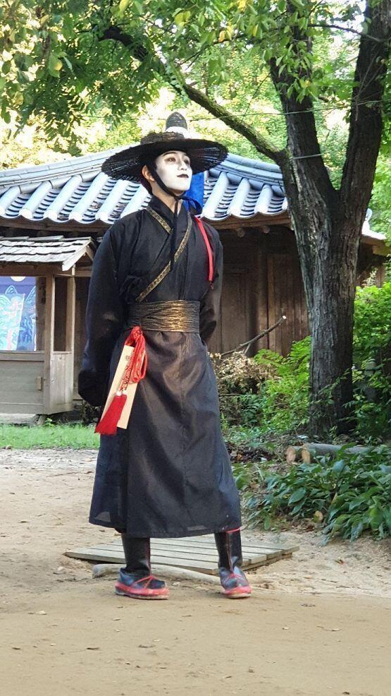 캐릭터 아닌 캐릭터라고 봐야 하나...? ㅎ...