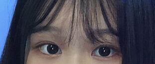 뭔가 부끄럽다..// 코랄 브라운계열로 해서 가을 메컵.. 보일진 모르겠지만 마스카라도 브라운으로 하고 있어