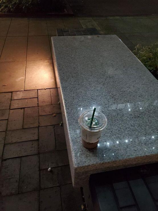 돌벤치도 벤치다 이 사람들아 호호 (?)