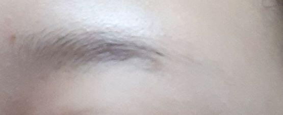 따로 충격적인건 원래 그리기전 이사진이 본래 눈썹이야 일부러 깍은적 한번도 없는데,,,,하 숱이 아얘 없다...... 모나리자라 아이브로우 없이