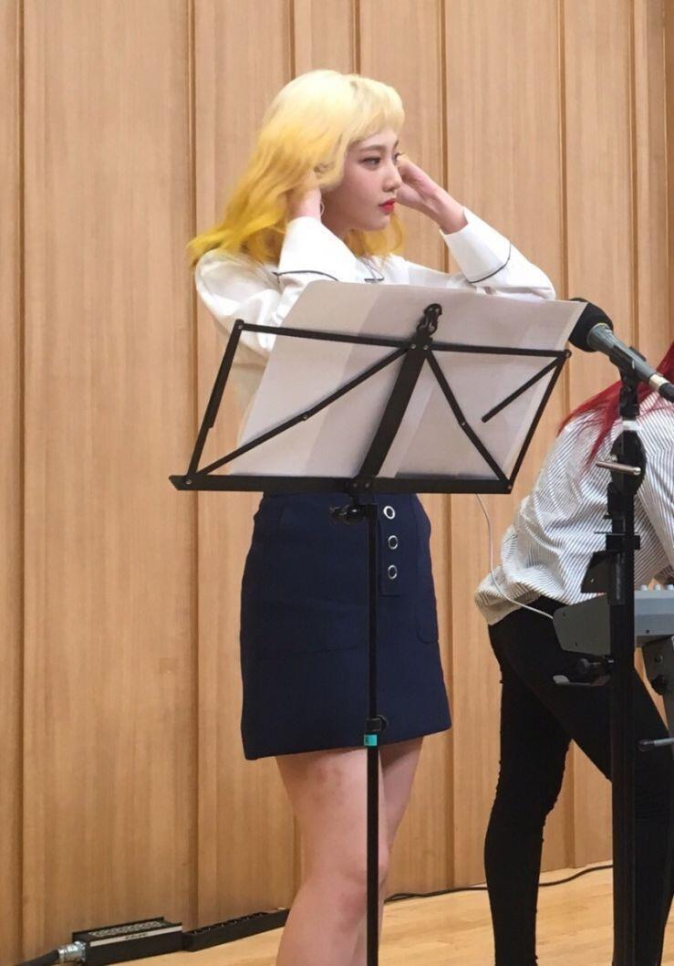 조이 미침....비율도 대박인데 얼굴ㅇㅣ 진짜 오밀조밀함....