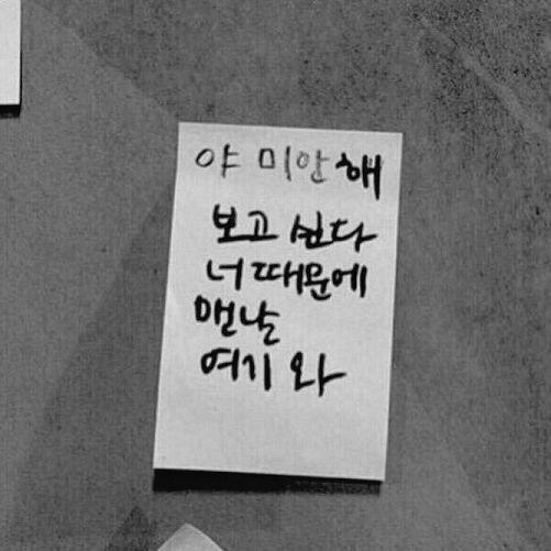 눈이다. 광활한 설원이다. 제 앞에 마주한 풍경의 경이로움은 인간의 언어따위로 표현할 수 있는 것이 아니었다. 그리고 그와 대비되듯 빨간 목도리