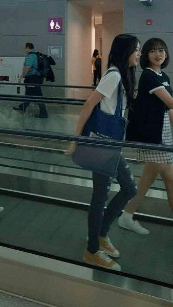 장원영 실물진짜오짐...진짜ㄹㅇ 화면보다 훨나아.