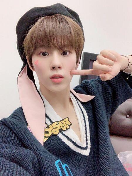 엑스원 김우석~눈이 똘망똘망해서 진짜 꽃사슴같에ㅋㅋ