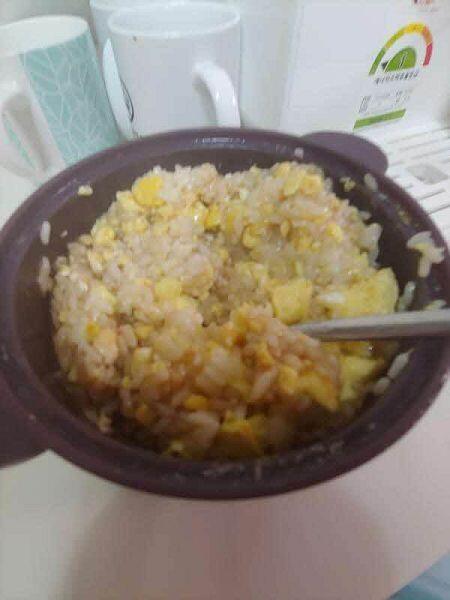 늦게일어나서 아침겸 점심으로 계란찜밥을 먹을거야! 이것만 치고 먹을예정 사진올리께