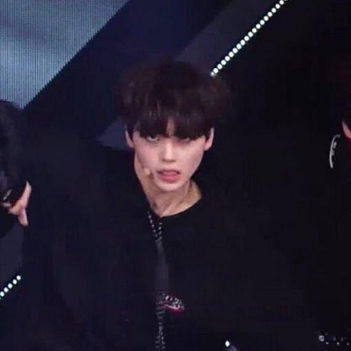 쌤 진짜 참.. 좋은말로 하면 사람이 독특하네.... 1 비투비 이창섭 2 몬스타엑스 채형원 3 엑스원 송형준 최대한 언짢아 보이고 공격적인 사