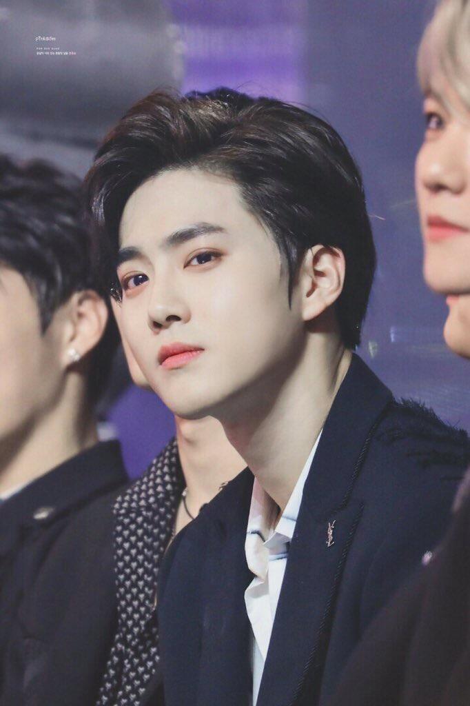 엑소 수호 두번째 사진은 차은우 윤아 수호인데 셋 다 황금비율 이여서 볼때마다 눈호강