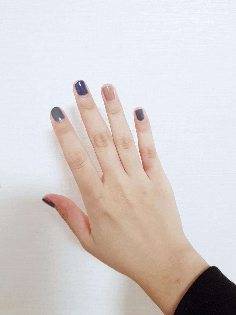 버건디나 초코브라운! 아니면 차콜이나 회청색, 베이지색도 좋을 것 같아. 나도 가을딥인데 예전에 이런 거 발랐음!! 난 거의 이니스프리에서 샀어
