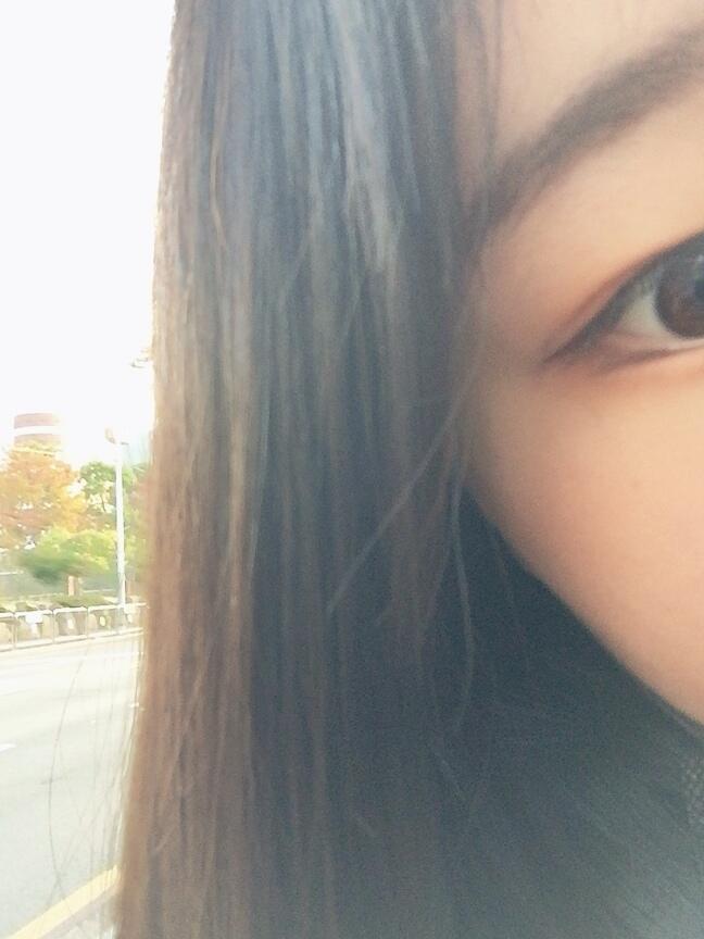 도데체 색감이랑 아이라인 이런거 어떻게 다들 찍는지 모르겠다. 데일리? 라고 하기엔 맨날 다른데.. 오늘 맘에 들어서 ㄷ찍은거양