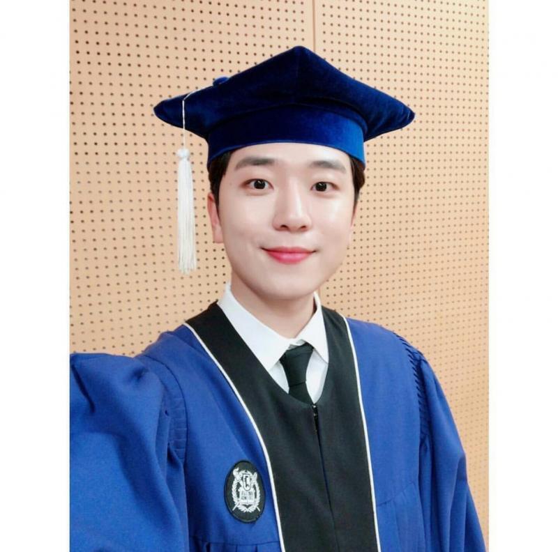 사실 진짜 아이돌은 아니지만....크로스오버계의 아이돌 포레스텔라의 막내(95년생!) 고우림 어때? 서울대 성악과 다니고 있는 팬텀싱어 2 우승