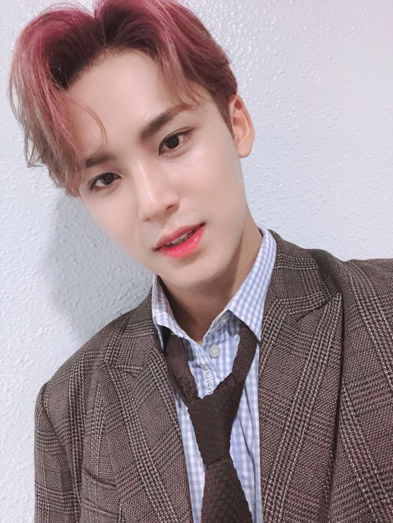 이건 완전 세븐틴 민규네. 대형견이라는 별명이 있을정도임. 키 187에 멍뭉미도 있고 가끔 애교 부려주는데 그때마다 귀여워서 깨물어주고 싶을거야
