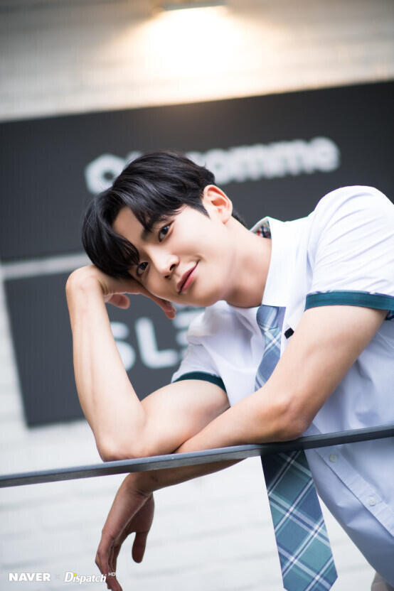 SF9 영업할게 ㅎㅎ 나도 어하루 보다가 로운이한테 꽂혀서 입덕한지는 얼마안됬지만 멤버들 전부 잘생기고 매력있어~ 특히 스레주가 고양이상 좋댔으