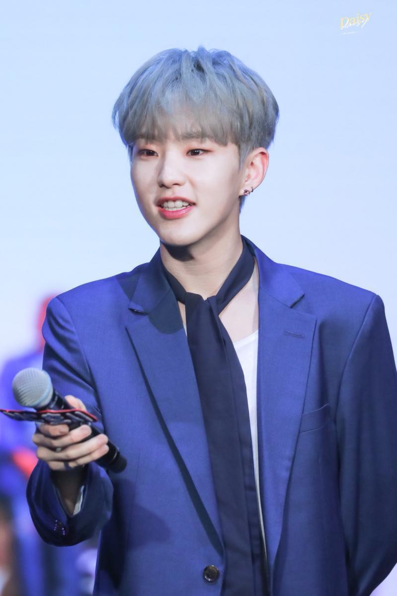 무쌍하면 세븐틴 호시지! 눈매가 얼마나 매력있다구~ 이래서 내가 찢어진 눈 좋아하게 된거야!