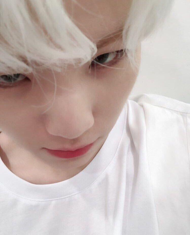 세븐틴 우지! 개커여움. 근데 겉모습만 귀여워ㅜㅠㅠ 그래도 괜찮아! 얘가 키도 작은편이 아니라 그냥 작고 외모도 귀엽게 생긴편이양 데뷔 초때 핑