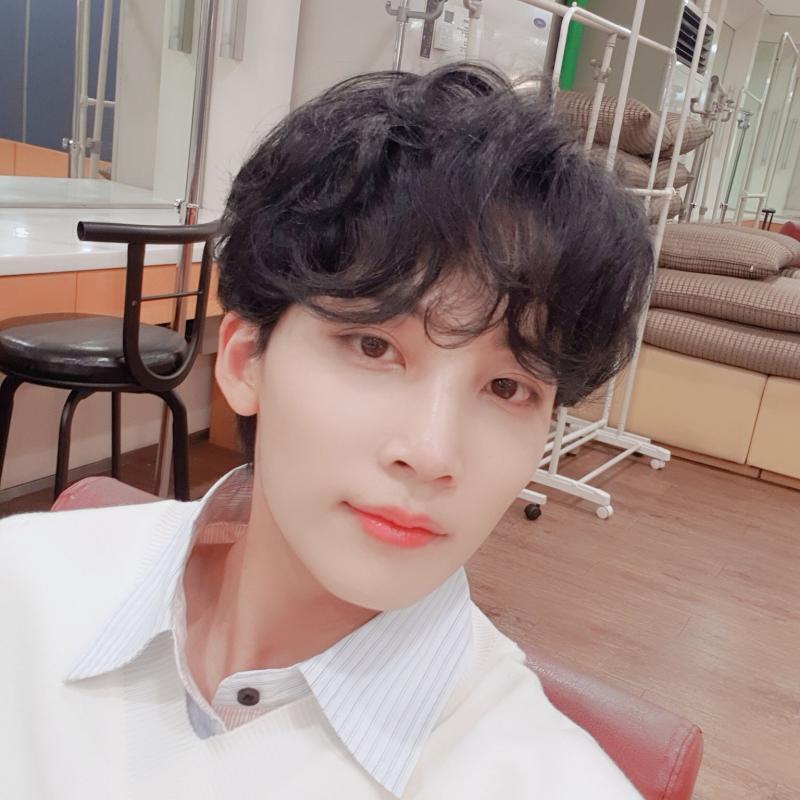 허거헣겋헉 쌍커풀?? 헉허ㅓㄱ헉 세븐틴 95틴 어때? 에스쿱스, 조슈아, 정한 인데 어쩜 이리 다 쌍커풀이 있냐 이건 운명이야! 어때 쌍카풀도 