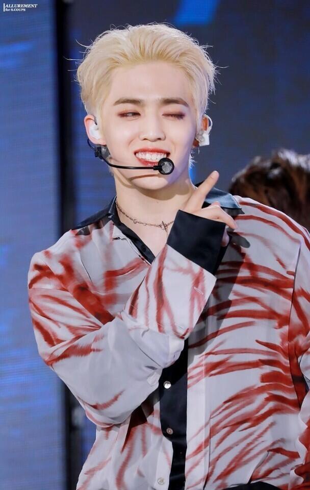 보조개는 없지만... 세븐틴 맏형라인 올려두고 가!