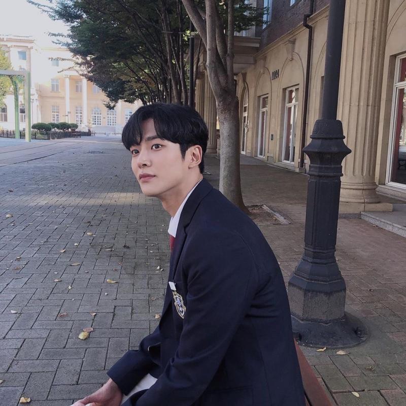 이미 정했담 어쩔 수 없지만 sf9 로운은 어때..?! 위에 분이 해주셨지만 사진이 없어서... ㅎㅎ!