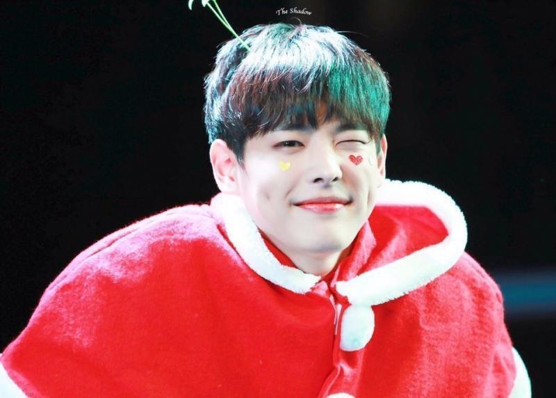 빅톤 최병찬ㅠㅜ 보조개 국보급.. 완전 병아리야 삐약삐약 졸귀탱 으흑ㄹ.. 사진에선 잘 안 보이는데 쌍꺼풀 있오ㅠㅜ