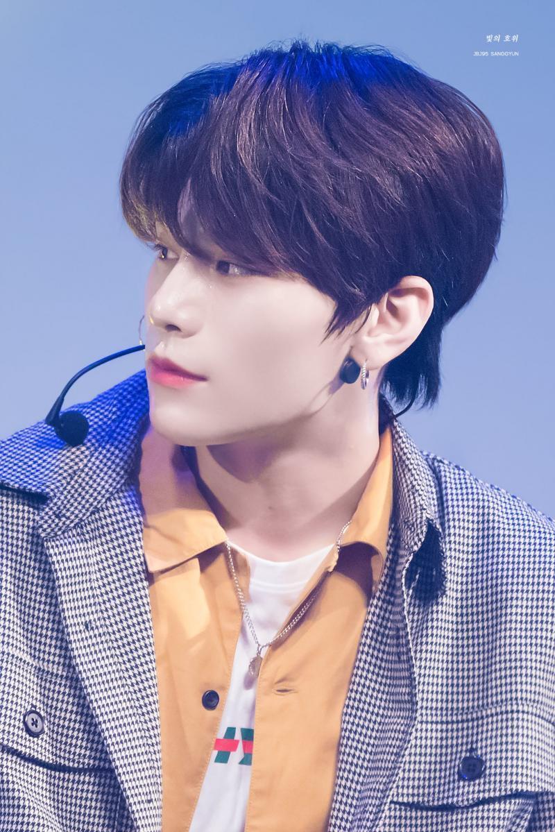 Jbj95 김상균 옆태ㅠㅠ