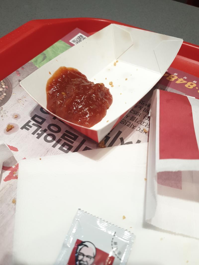 사실 내가 모르는 맵고 붉은 치즈가 있는 건 아닐까? 근데 생각보다 기름이 많이 나오고 느끼해서 살사가 더 나을거 같음