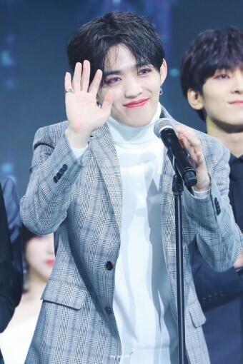 >>14 95즈 25살이야! 세븐틴 리더 에스쿱스고 본명은 최승철 승(철이의)행(동은)설(렌다)도 유명하고~ 아 뭔가 갑자기 주접처럼 변하기는 