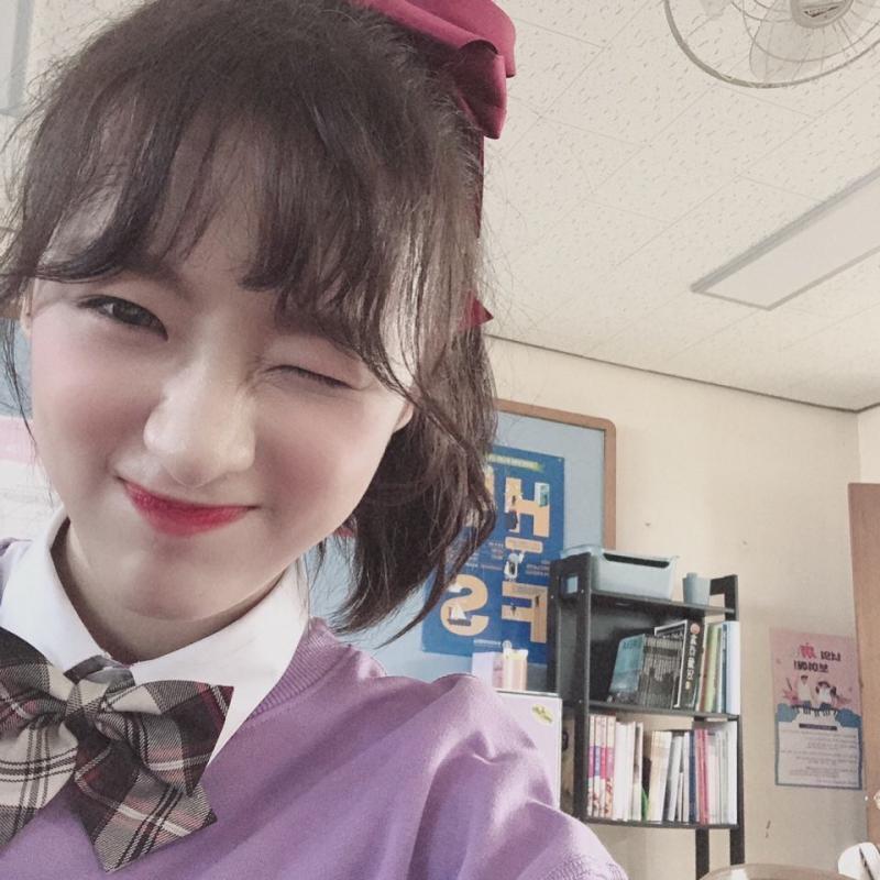 귀여운건 에이프릴 진솔이 짱이지..웃는것도ㅠㅠㅠㅠ