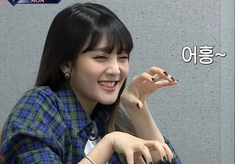 아이들 민니!!! 얘 표정연기 할 때랑 웃을 때 표정 갭이 장난이 아냐 진짜 말하는 것도 귀엽구 태국출신인데 한국말도 잘 해 진짜 너무 귀여워.
